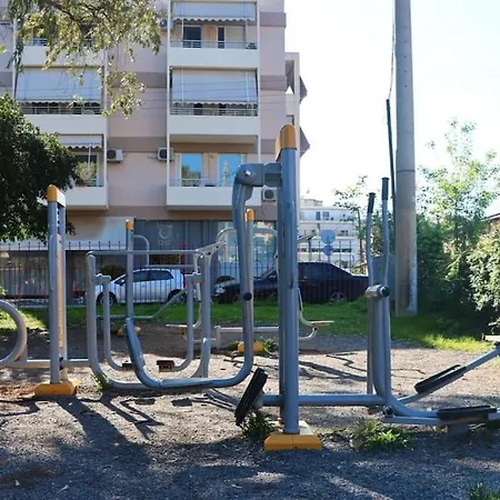 δίπλα στο πάρκο Apartment *