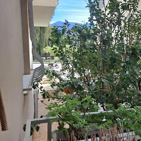 δίπλα στο πάρκο *