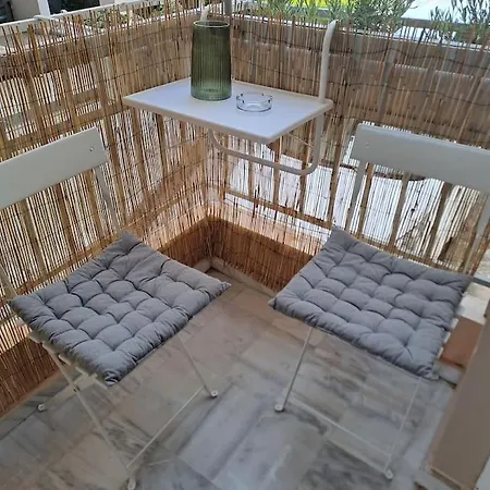 δίπλα στο πάρκο *