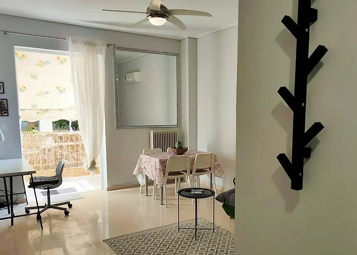 δίπλα στο πάρκο