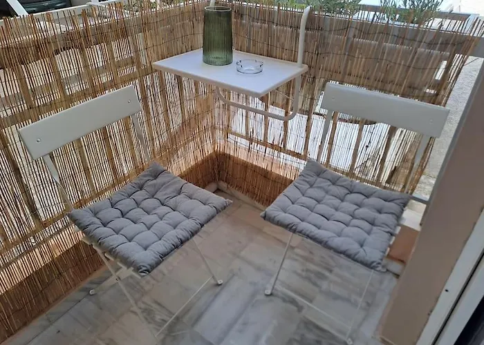 δίπλα στο πάρκο *